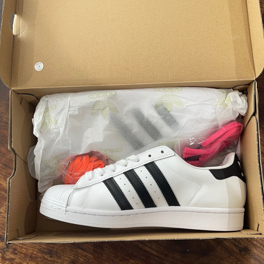 Adidas Superstars Men’s 7.5